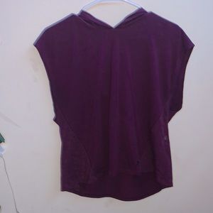 Under armour cut off sleeve tank, cropped